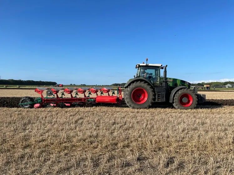 <em class="placeholder">Charrue Kverneland 3500 B i-Plough</em>