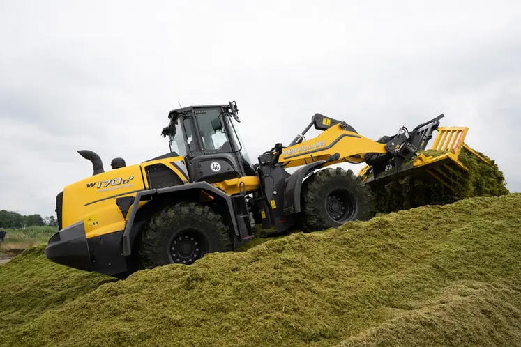 <em class="placeholder">chargeuse New Holland W170D+ Forage Power</em>
