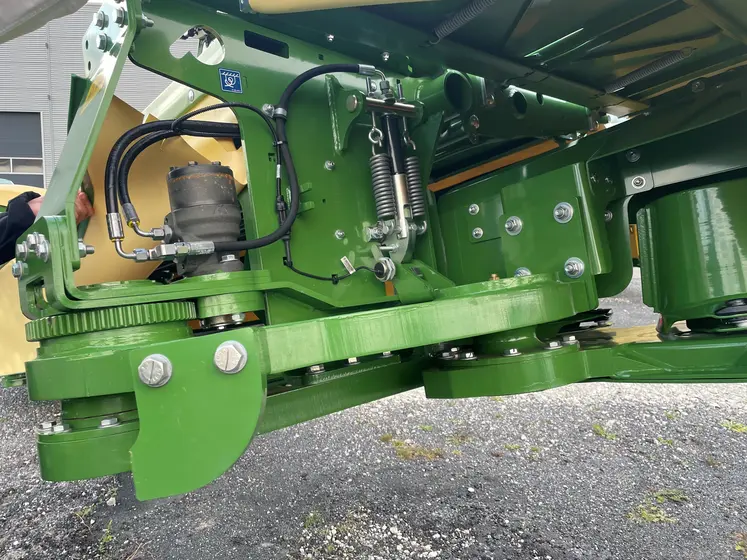 Lamier articulé de la faucheuse Krone 1250 Fold