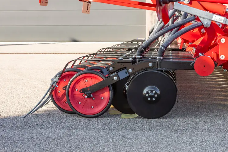 <em class="placeholder">Ligne de semis TurboDisc de semoir Horsch Pronto 9 DC</em>