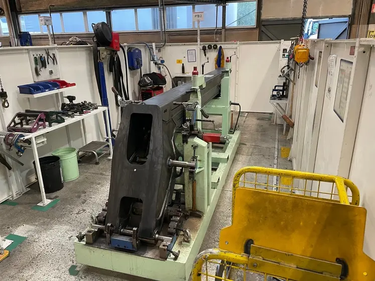 <em class="placeholder">Bras de chargeur télescopique en cours de fabrication dans l'usine Bobcat de Pontchâteau en Loire-Atlantique.</em>