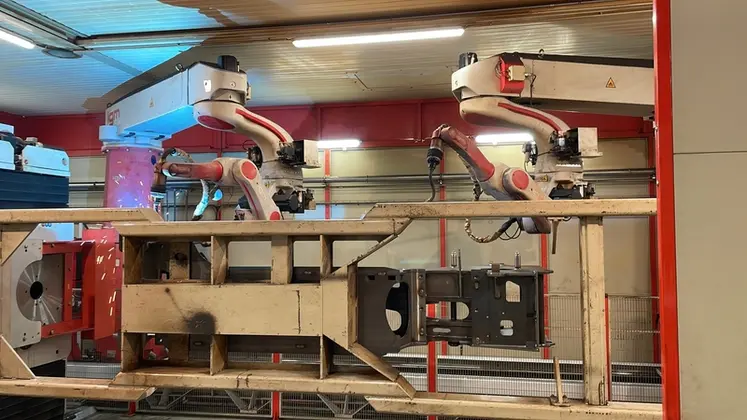 <em class="placeholder">Robot de soudure igm à deux bras pour souder les châssis des chargeurs télescopiques Bobcat dans l'usine Bobcat de Pontchâteau en Loire-Atlantique.</em>