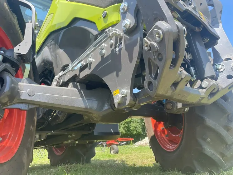 <em class="placeholder">Pont avant du tracteur Claas Axos 3.105</em>