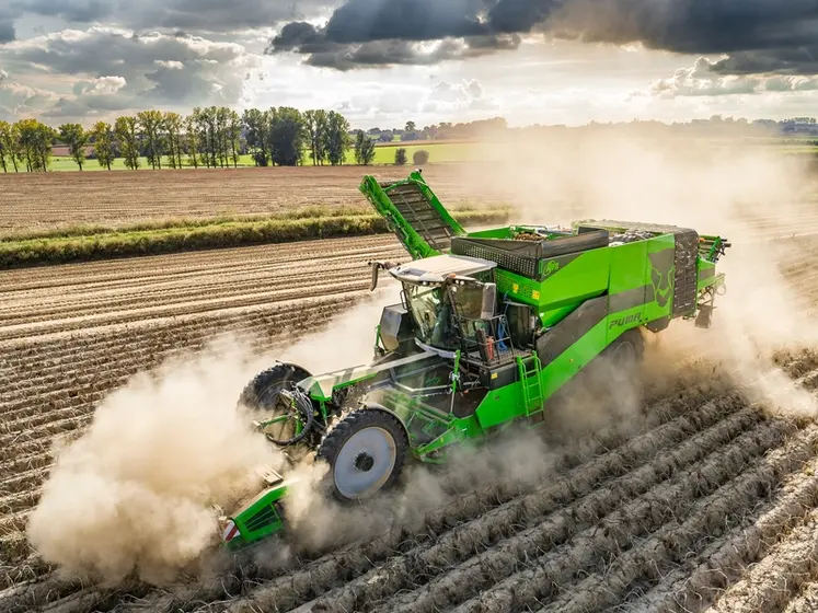 <em class="placeholder">arracheuse automotrice de pommes de terre AVR Puma 5 </em>