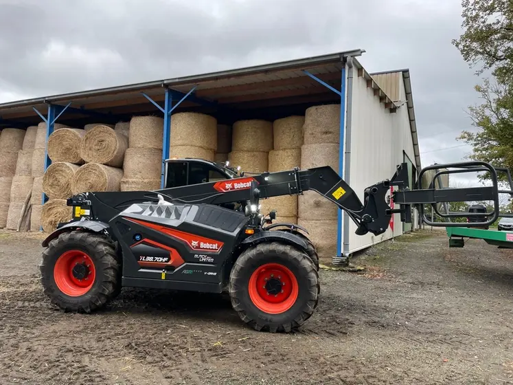 <em class="placeholder">Chargeur télescopique Bobcat V-Drive Black Limited Edition</em>