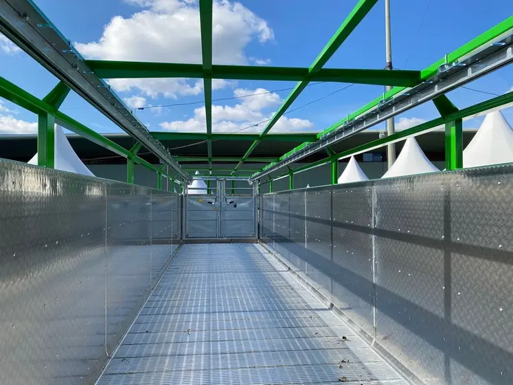 <em class="placeholder">Intérieur alu de la bétaillère Ponge de 11,5 mètres exposée au Sommet de l'élevage 2025</em>