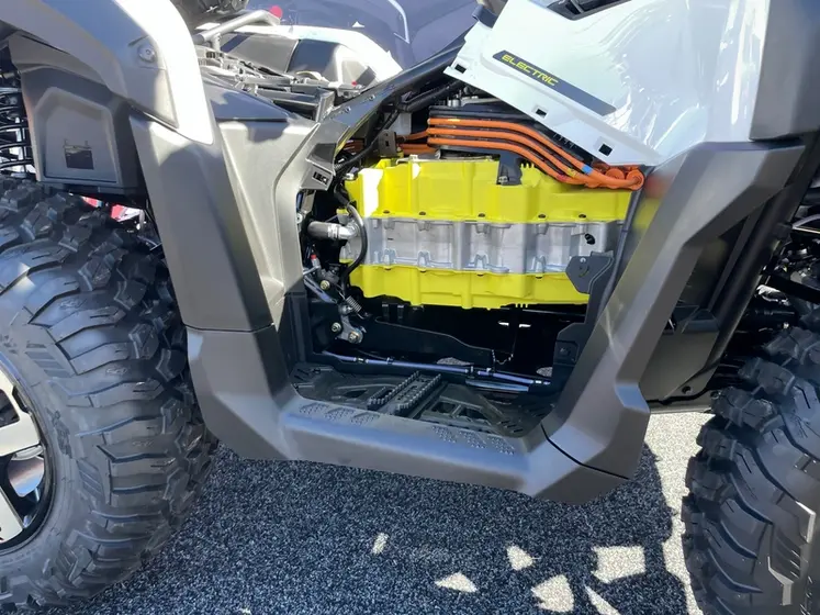 <em class="placeholder">Batterie du Can-Am quad électrique Outlander EV.</em>