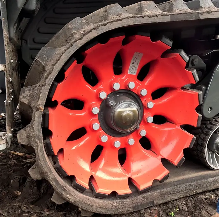 <em class="placeholder">Chenilles TerraTrac du tracteur Claas Axion série 9 remplaçant des Claas Axion 900.</em>