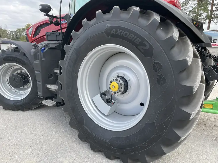Roue arrière gauche avec télégonflage des nouveaux tracteurs Case IH Optum.