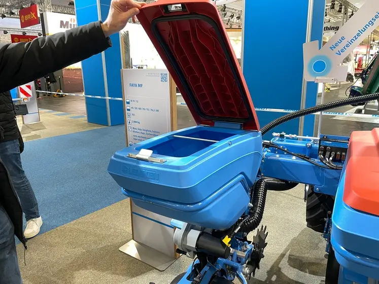 <em class="placeholder">Semoir monograine Faya FM</em>