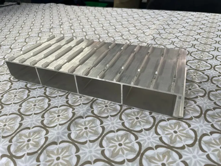 <em class="placeholder">Module porteur du plancher aluminium de la bétaillère  Lenormand Constructeur à structure galvanisée habillée d’aluminium </em>
