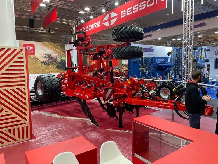 <em class="placeholder">Décompacteur Helios T80 de  Grégoire Besson au salon Agritechnica 2025</em>