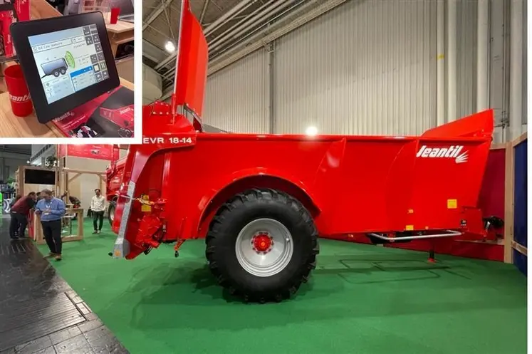 <em class="placeholder">Epandeur à fumier Jeantil à technologie Isobus au salon Agritechnica 2025</em>