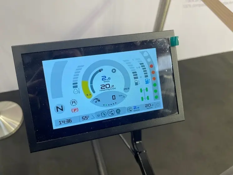 <em class="placeholder">Terminal Manitou avec système de pesée au salon Agritechnica 2025</em>