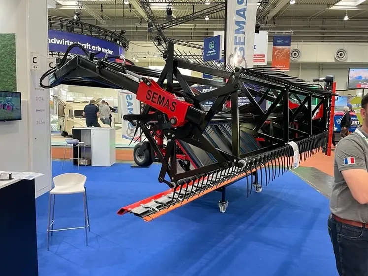 <em class="placeholder">Faucheuse andaineuse Semas au salon Agritechnica 2025</em>