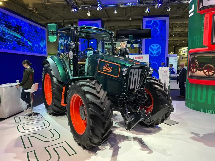 <em class="placeholder">Tracteur Fiat IL TRATTORE au salon Agritechnica 2025</em>