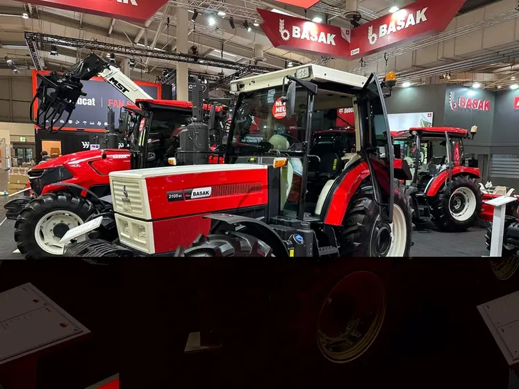 <em class="placeholder">Tracteur Basak au salon Agritechnica 2025</em>
