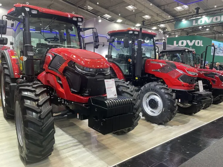 <em class="placeholder">Tracteur chinois Hanwo 1504-C au salon Agritechnica 2025</em>