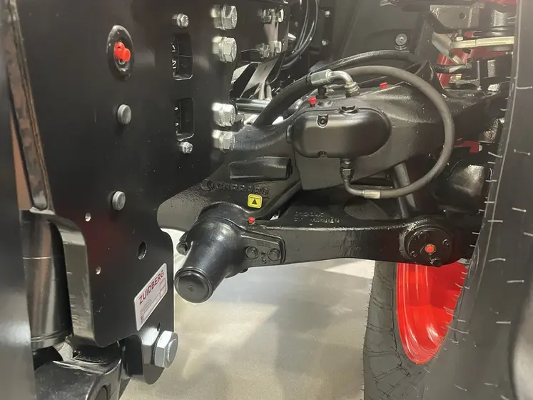 <em class="placeholder">Pont avant Carraro à suspensions indépendantes du tracteur Zetor 6170 au salon Agritechnica 2025</em>