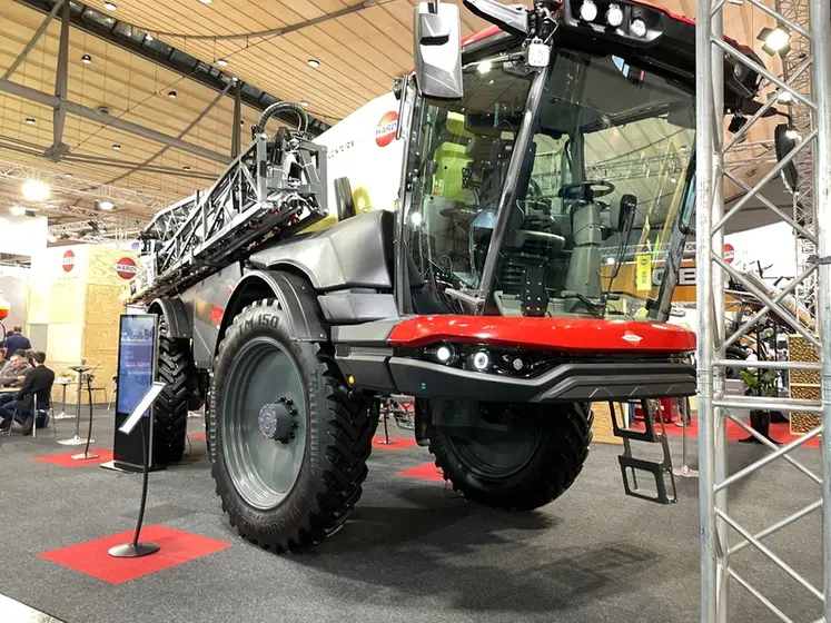 <em class="placeholder">Pulvérisateur automoteur Hardi Arex au salon Agritechnica 2025</em>