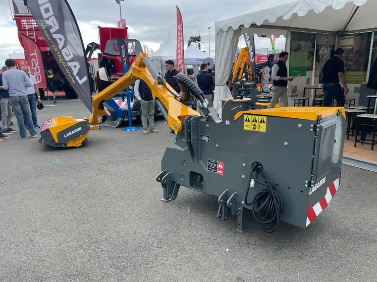 <em class="placeholder">Débroussailleuse à bras hydraulique Vegamax III.2 de Lagarde au Space 2025</em>