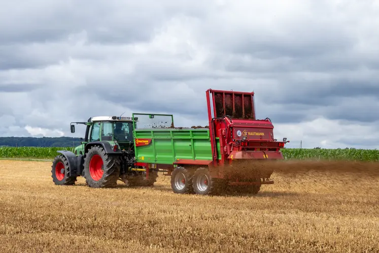 <em class="placeholder">épandeurs à fumier Strautmann universel MS</em>