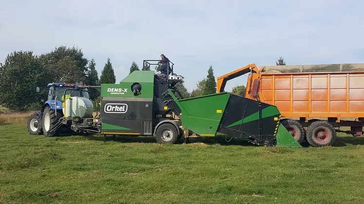 <em class="placeholder">Presse-enrubanneuse Dens-X Compactor d'Orkel</em>