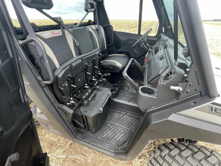 <em class="placeholder">Intérieur de SSV Aodes Workcross 1000 HVAC avec vue du bac de rangement amovible</em>