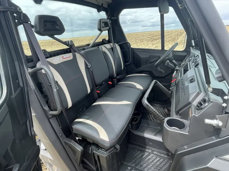 <em class="placeholder">Vue des sèges du SSV Aodes Workcross 1000 HVAC </em>