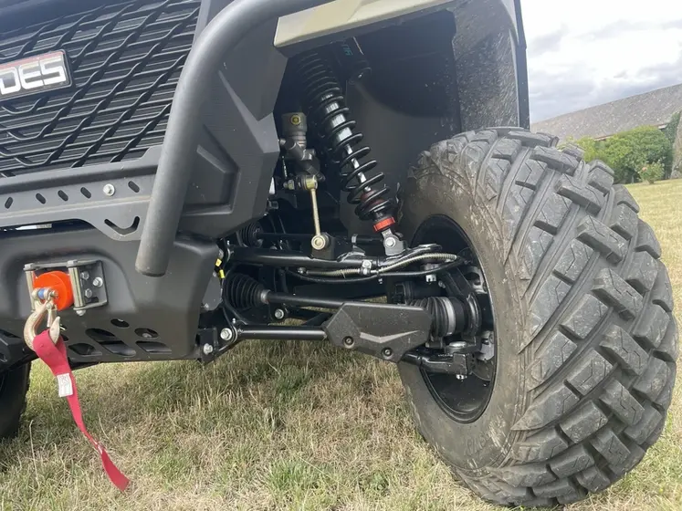 <em class="placeholder">Suspension avant à double traingulation du SSV Aodes Workcross 1000 HVAC </em>