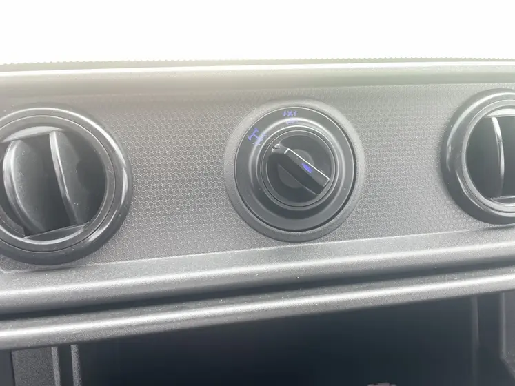 <em class="placeholder">Commande d&#039;engagement électrique des quatre roues motrices du SSV Aodes Workcross 1000 HVAC </em>