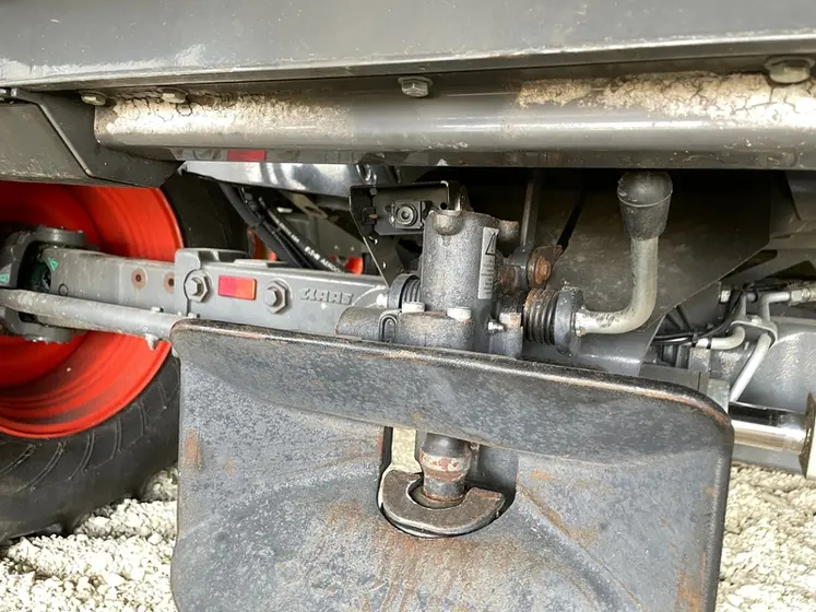 <em class="placeholder">Caméra au dessus de l'attelage d'une moissonneuse-batteuse.</em>