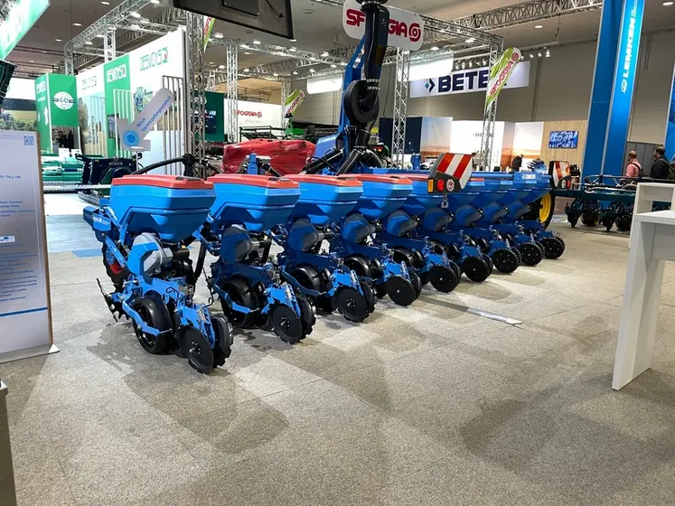 <em class="placeholder">Semoir monograine Faya FM</em>