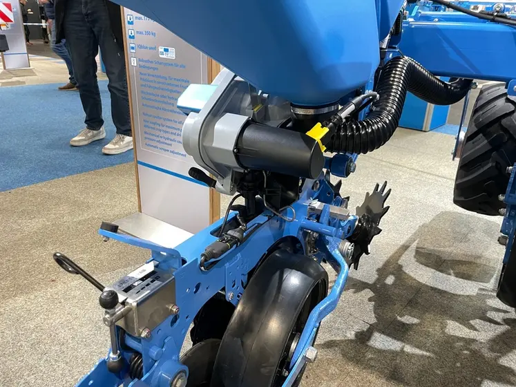 <em class="placeholder">Semoir monograine Faya FM</em>