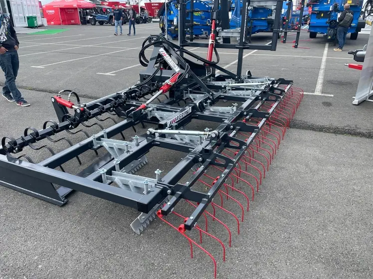 <em class="placeholder">Herse de prairie RS d’Agrimat au Space 2025 </em>