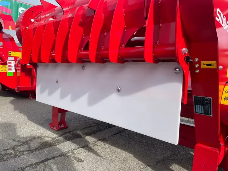 <em class="placeholder">Plaque téflon sur dérouleuse de balles rondes et cubiques DBCR de Silofarmer</em>