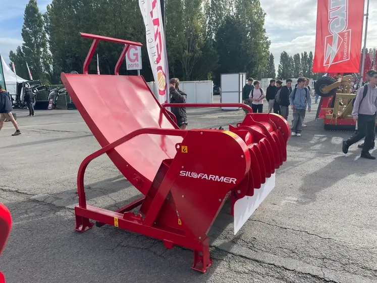 <em class="placeholder">Rallonge pour balles cubiques de dérouleuse DBCR de Silofarmer</em>