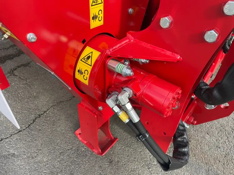 <em class="placeholder">Moteur hydraulique d'entraîneùent de la dérouleuse DBCR de Silofarmer</em>