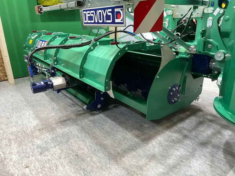 <em class="placeholder">Broyeur Desvoys avec système d&#039;andainage au salon Agritechnica 2025</em>