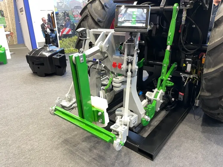 <em class="placeholder">Interface de guidage Laforge Smart Hitch au salon Agritechnica 2025</em>