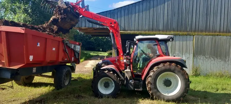 <em class="placeholder">Tracteur Lindner Lintrac 130 LDrive au chargeur.</em>