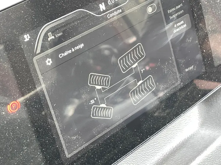 <em class="placeholder">Terminal retour visuel des roues arrière directrices du tracteur Lindner Lintrac 130 LDrive</em>