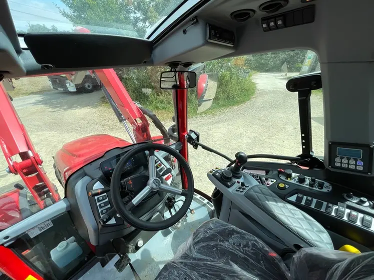 <em class="placeholder">Cabine du tracteur Lindner Lintrac 130 LDrive.</em>