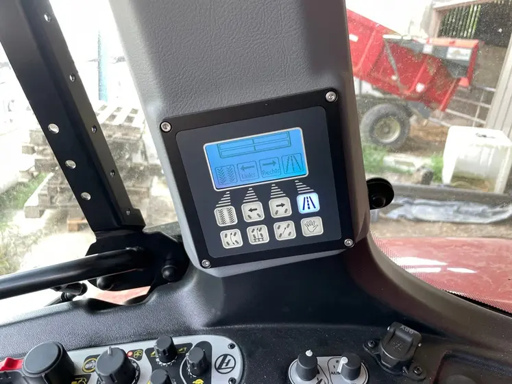 <em class="placeholder">écran de contrôle des roues arrière directrices.</em>