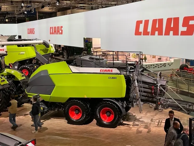 <em class="placeholder">Presse haute densité à balles cubiques Claas Cubix</em>