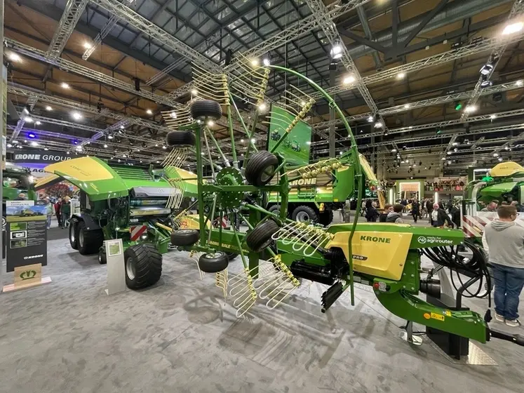 <em class="placeholder">Andaineur Krone Swadro Baletrain TC880 au salon Agritechnica</em>