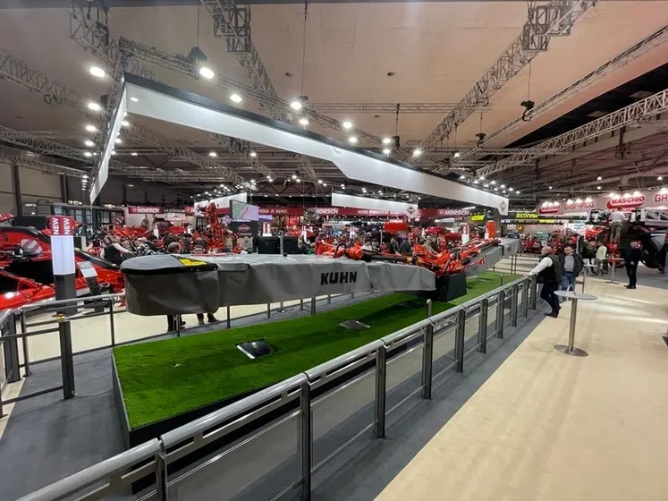 <em class="placeholder">Groupe de fauche RB 15030 de Kuhn au salon Agritechnica</em>