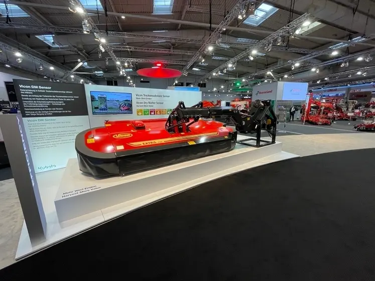 <em class="placeholder">Faucheuse Vicon équipée d&#039;un capteur de matière sèche</em>