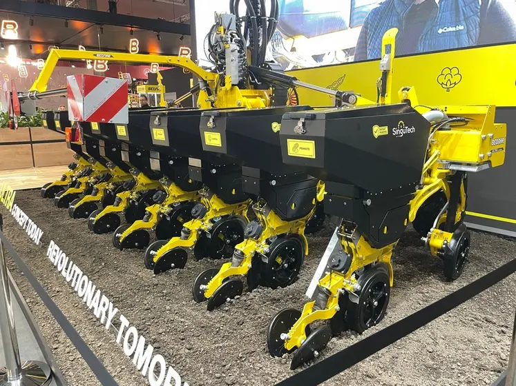 <em class="placeholder">Semoir monograine Bednar</em>