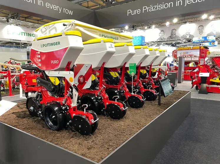 <em class="placeholder">Semoir monograine Pöttinger.</em>